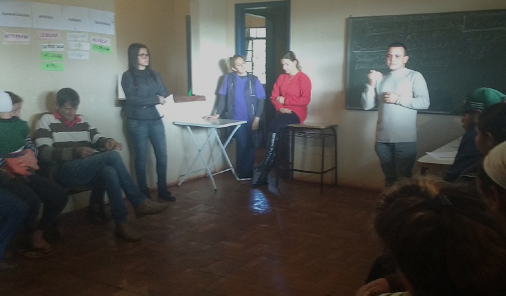 Equipe do NASF realiza reunião em bairro no Município de Jundiaí do Sul sobre saúde.  