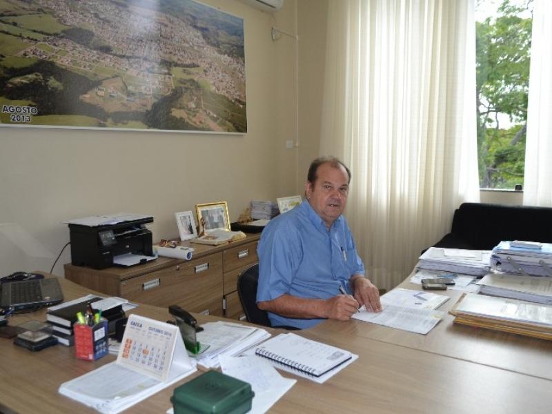 PRESIDENTE DO CIVARC ENTREGA A PRESTAÇÃO DE CONTAS DE 2015 PARA O TCE/PR E AOS PREFEITOS INTEGRANTES DO CONSORCIO